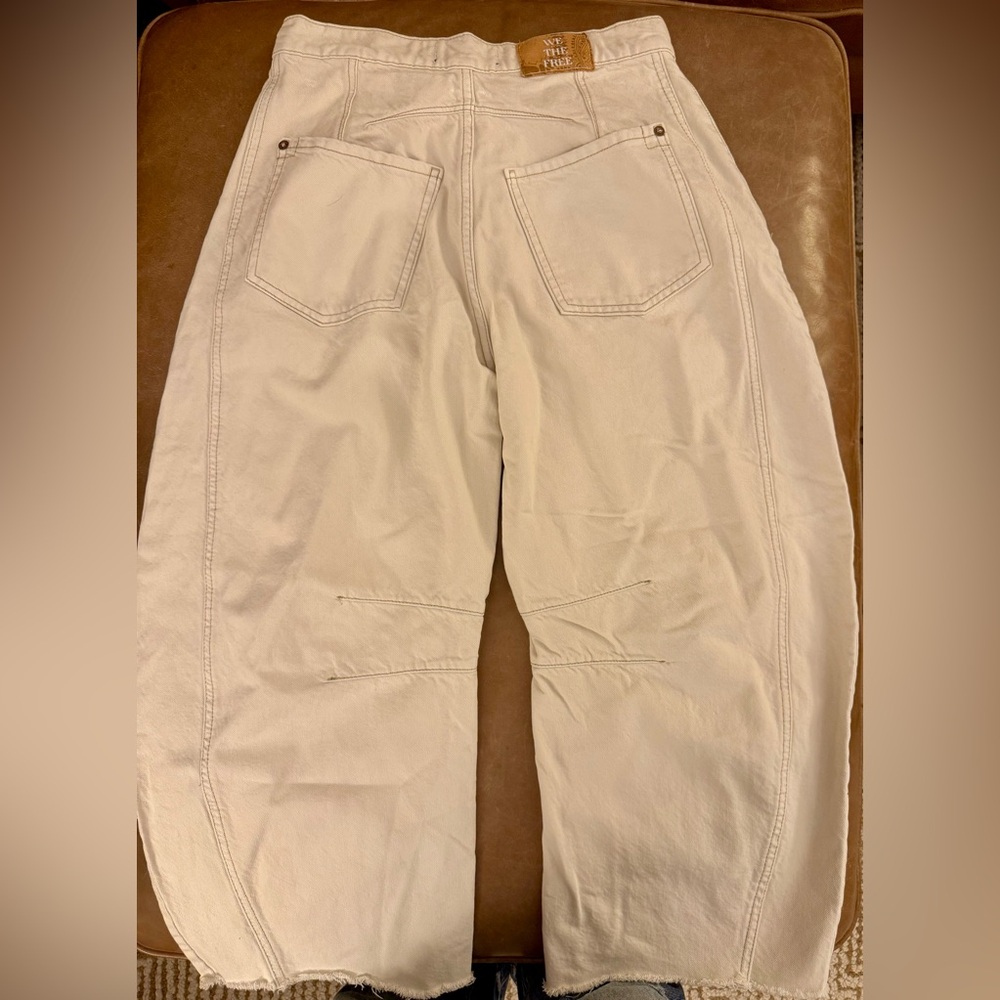 Free People / We the Free Beige Cropped Barrel Jeans, raw edge size 27 - Picture 4 of 4